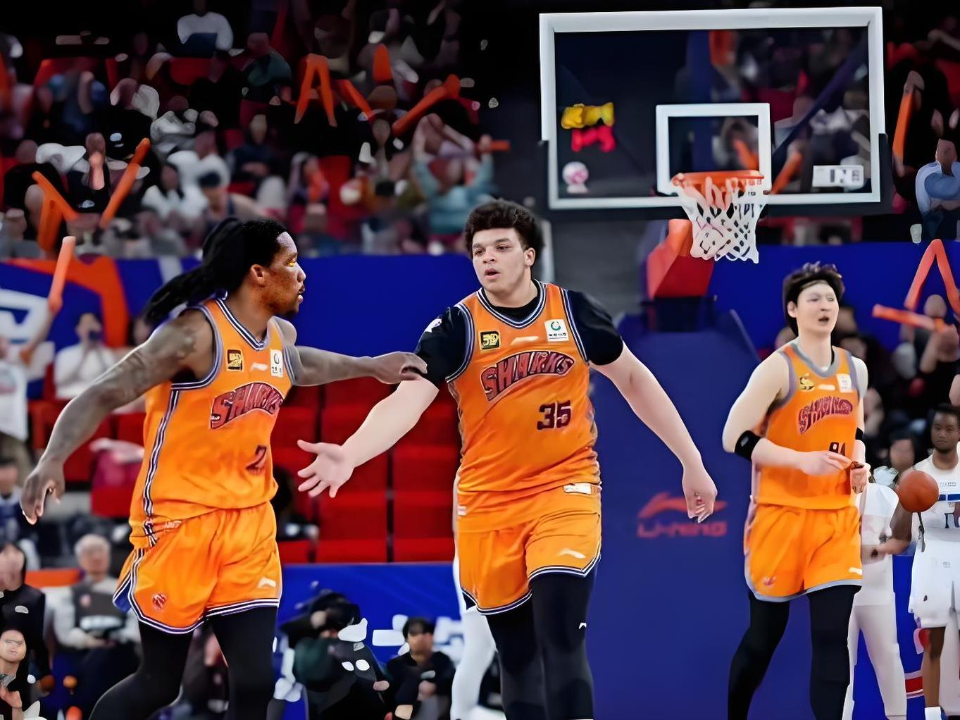 包含国际比赛日突围战来临，新疆广汇围绕CBA季后赛官宣签约，压力陡增，身体对抗强度拉满的词条