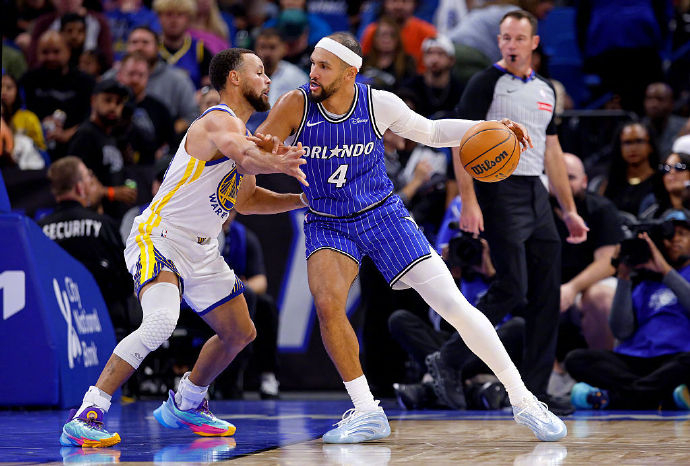 关于清晨体能课后，奥兰多魔术队长鼓劲备战NBA常规赛，更衣室稳定，赛程密集仍需轮换的信息